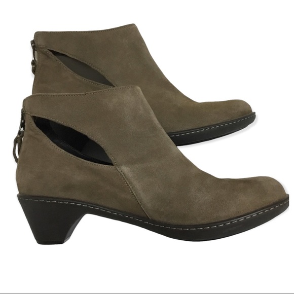 Dansko Bonita tan suede ankle boot with cut outs / EUC - Picture 3 of 16
